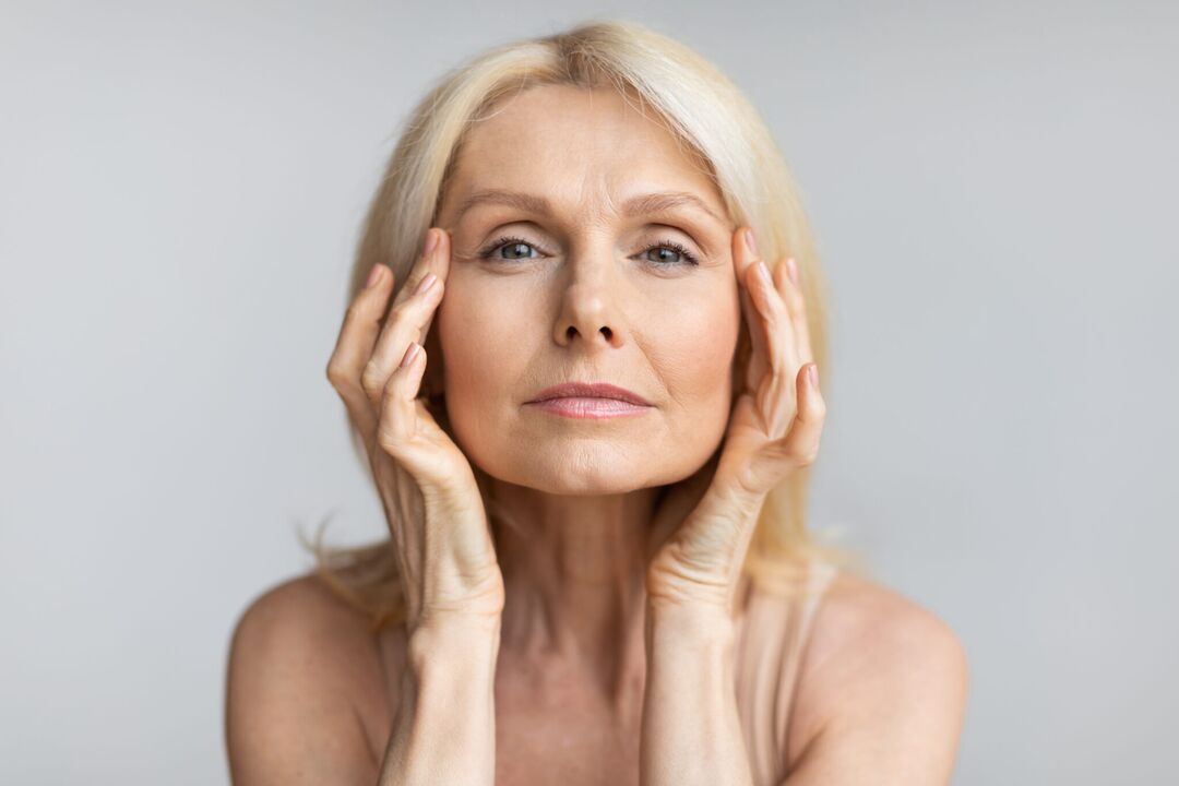 Rides sur la peau du visage et leur élimination de la crème ZXCVBNQWERT